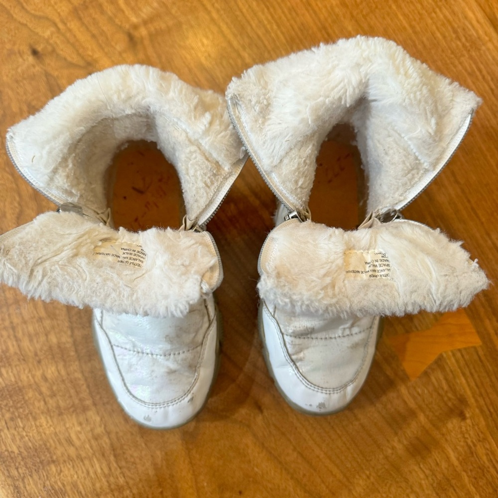 SPROX Space Walk Faux Fur Lined Boot In White Iridescent. Size Toddler 1… - Picture 10 of 16